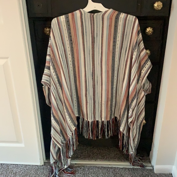 Altar’d State Fringe Kimono - Picture 4 of 5